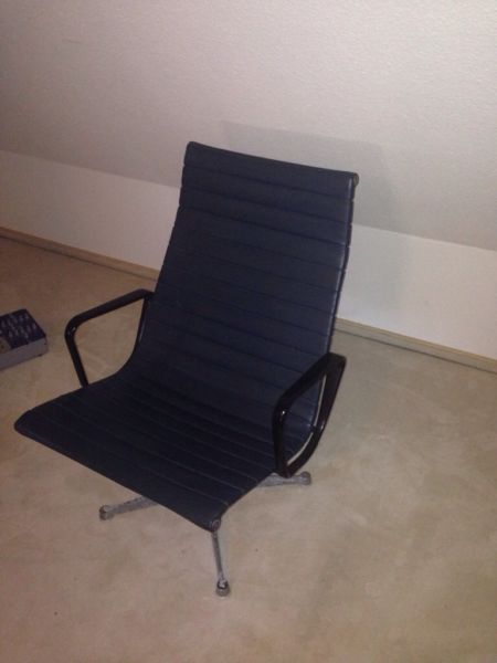 Vitra Eames Alu Chair