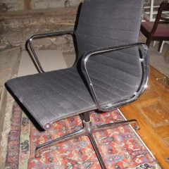 Vitra Herman Miller Charles & Ray Eames Alu Chair EA 108 schwarz